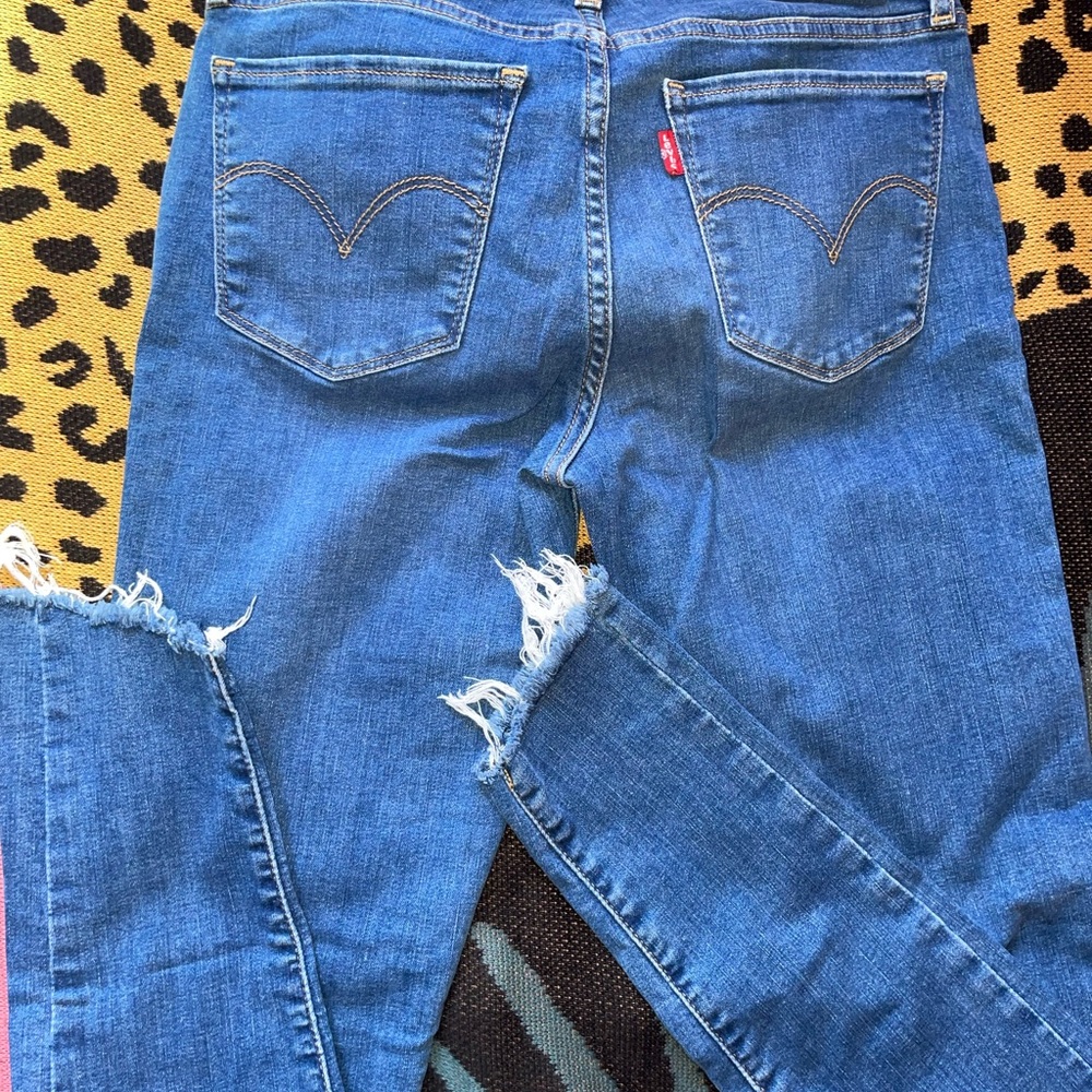 Levi's Women's Distressed Blue skinny Jeans